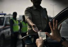 लोणावळ्याजवळ खंडणीसाठी तीन हायवे पोलिस कर्मचारी, तीन ट्रॅफिक वॉर्डनवर गुन्हा दाखल